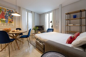 3 slaapkamers, een strijkplank/strijkijzer, reisbedje, wifi