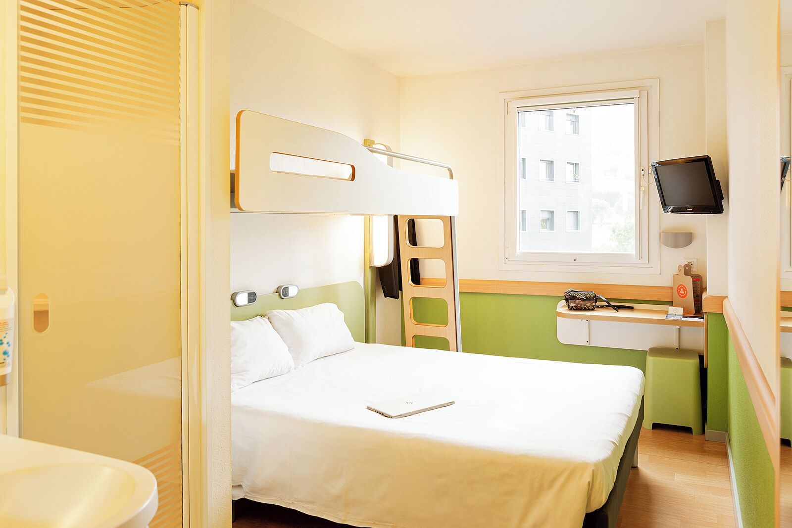 Classic Double Room, 1 Double Bed | Desk, soundproofing, free WiFi