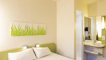 Classic Double Room, 1 Double Bed | In-room safe, desk, soundproofing, free WiFi