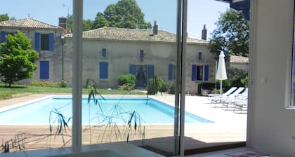 Cottage 4 stars between vineyards and woods, near the Gironde