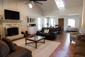 Smart TV, fireplace, DVD player