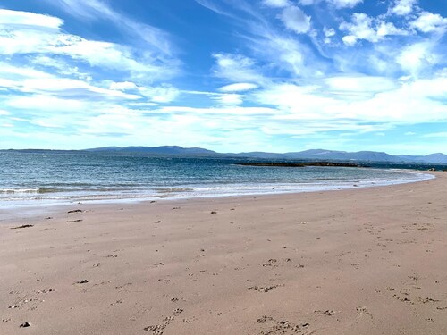 Beautifully presented and very spacious one-bedroom apartment in the heart of Oban