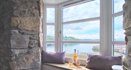 Beautifully presented and very spacious one-bedroom apartment in the heart of Oban