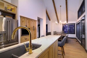 Dining - Creekside Hideaway (Crested Butte)