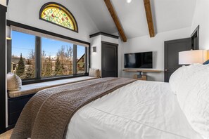 4 slaapkamers, een strijkplank/strijkijzer, internet, beddengoed