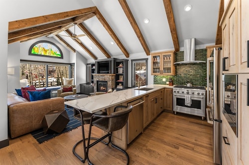 Creekside Hideaway / Luxury Home in Town on Coal Creek! Incredible Location!