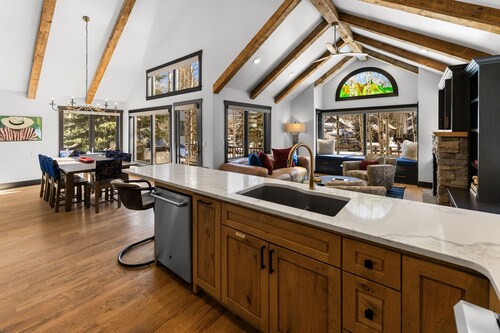 Creekside Hideaway