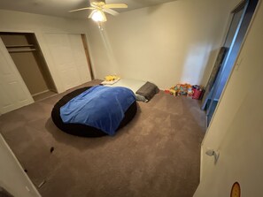 4 bedrooms, desk, iron/ironing board, WiFi