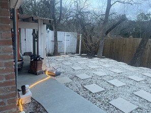 Property grounds - 3 BR big back yard for events (Houston)