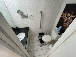 Combined shower/bathtub, towels, soap, toilet paper