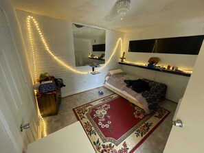4 bedrooms, desk, iron/ironing board, WiFi