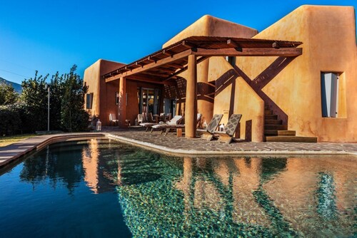 Villa Arenada,  elegant with pool and jacuzzi