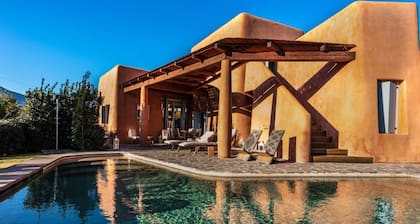 Villa Arenada, elegant with pool and jacuzzi