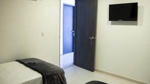 Basic Twin Room | Desk, laptop workspace, iron/ironing board, free WiFi - Hotel Viña Del Mar (Santa Marta)