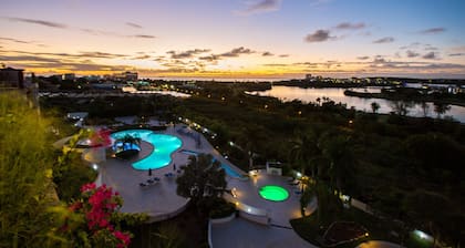 Penthouse moderne avec étonnante vue- Piscine privée, Courte distance de la plage