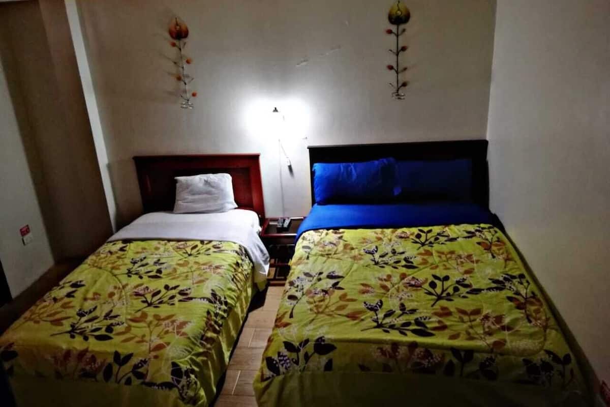 Triple Room | WiFi (free), bed sheets