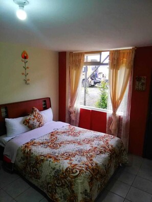 Free WiFi, bed sheets - Hostal Mariscal Sucre (Tababela)