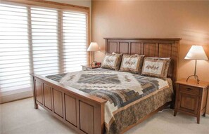 House, Multiple Beds, Hot Tub, River View | 3 bedrooms, free WiFi