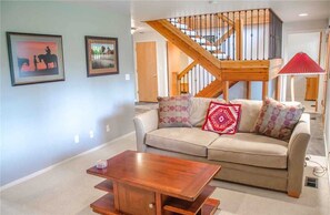 House, Multiple Beds, Hot Tub, River View | Living room