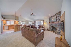 House, Multiple Beds, Hot Tub | Living room | TV, fireplace