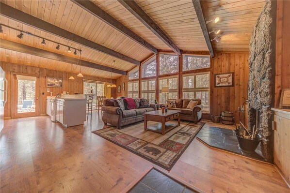 House, Multiple Beds, Hot Tub | Living room | TV, fireplace - Quail Lane 11 (Bend)