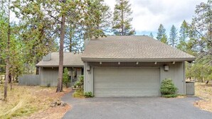 Unclassified image, 2 of 20, button - Cultus Lane 12 (Bend)