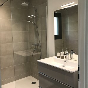 Hair dryer - Charm, nature and calm (Châteauneuf-Grasse)