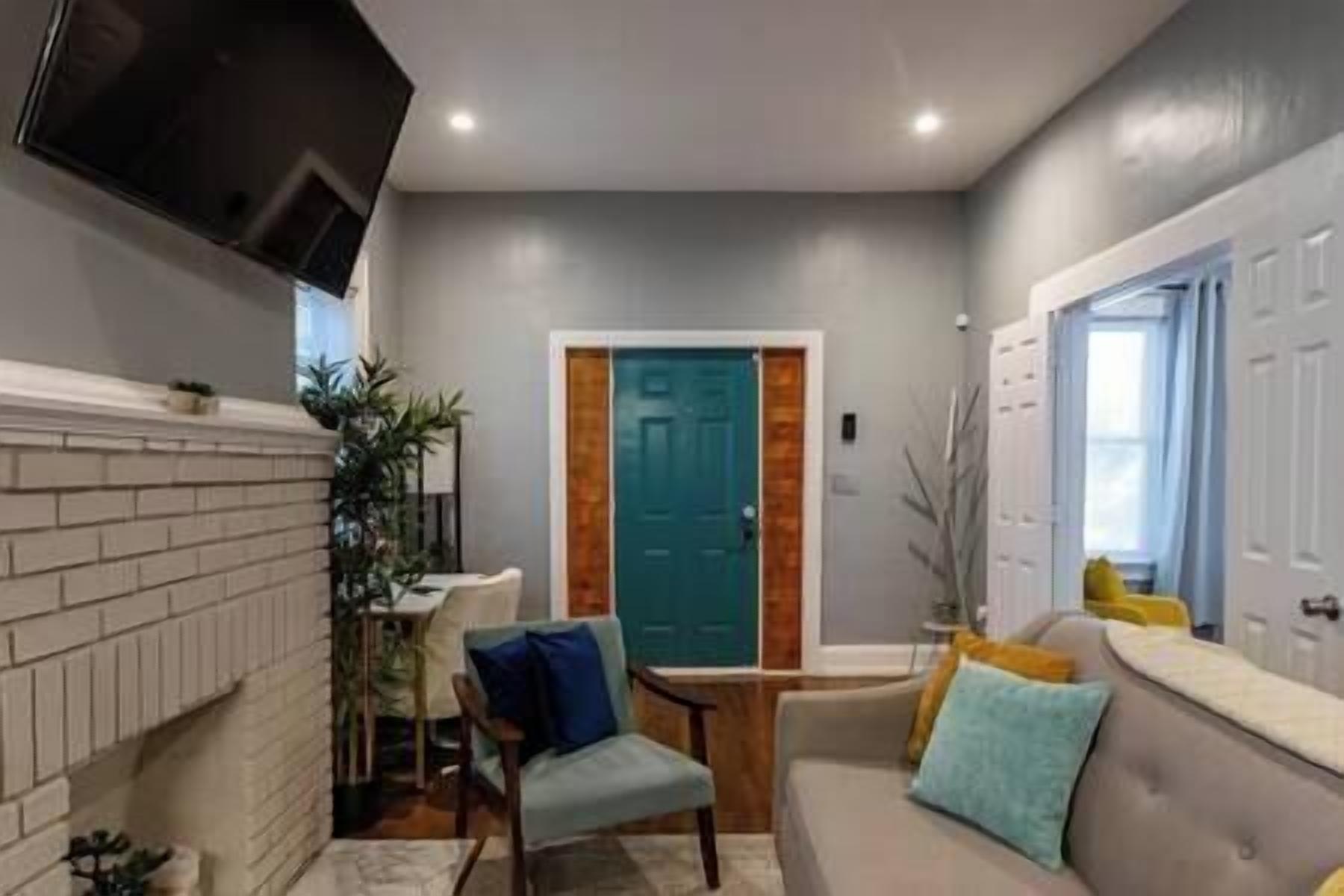 Televisión y chimenea 