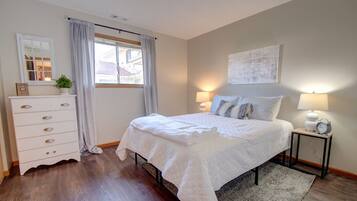 2 bedrooms, iron/ironing board, WiFi, bed sheets