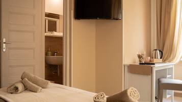 3 bedrooms, in-room safe, iron/ironing board, travel crib