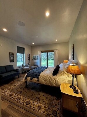 1 slaapkamer, een strijkplank/strijkijzer, gratis wifi, beddengoed