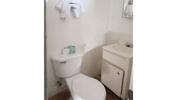 Room, 1 Double Bed, Non Smoking | Bathroom | Free toiletries, towels