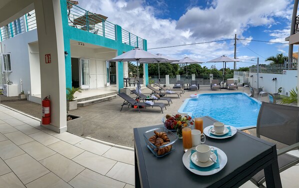 Courtyard - Abiki Mauritius (Albion)