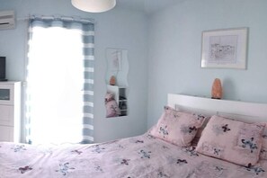 2 chambres, fer et planche à repasser, Wi-Fi, draps fournis