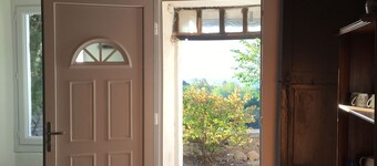 Séjournez dans une maison du XVIe siècle à trois étages dans la campagne provençale.