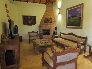 32-inch flat-screen TV with cable channels, TV - Hotel Itaygua (Ribeirão Preto)