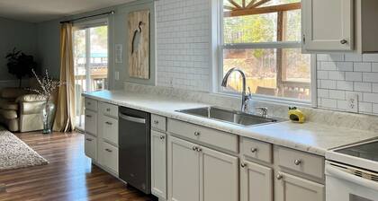 Suuri järvi edessä koti toivottavaa hiljainen lahti Secession Lake