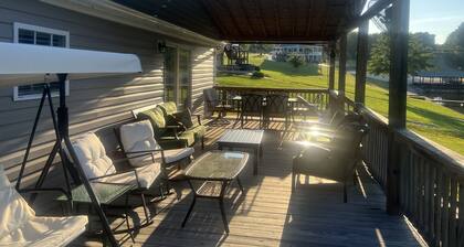 5 bedroom lake front home on Lake Secession