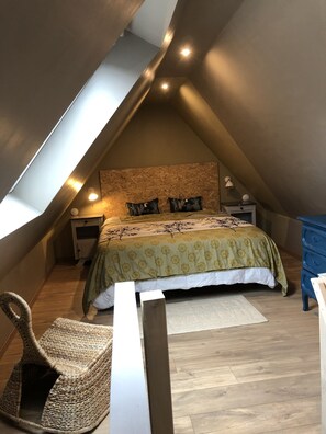 2 chambres, fer et planche à repasser, lit parapluie, Wi-Fi gratuit