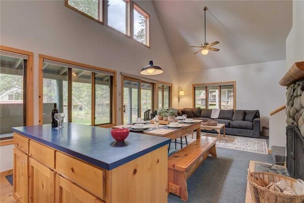 Kabin, Beberapa Tempat Tidur, hot tub | Dapur pribadi | Lemari es, microwave, oven, dan kompor