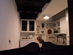 Microondas, placa de cocina, lavavajillas, cafetera/tetera