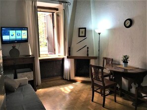 Televisión, chimenea