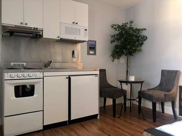 Fridge, microwave, oven, coffee/tea maker