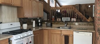 Cozy Dog-Friendly Family Home with Clubhouse Amenities