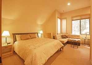 Condo, varias camas, hidromasaje, vista a la montaña | Ropa de cama 