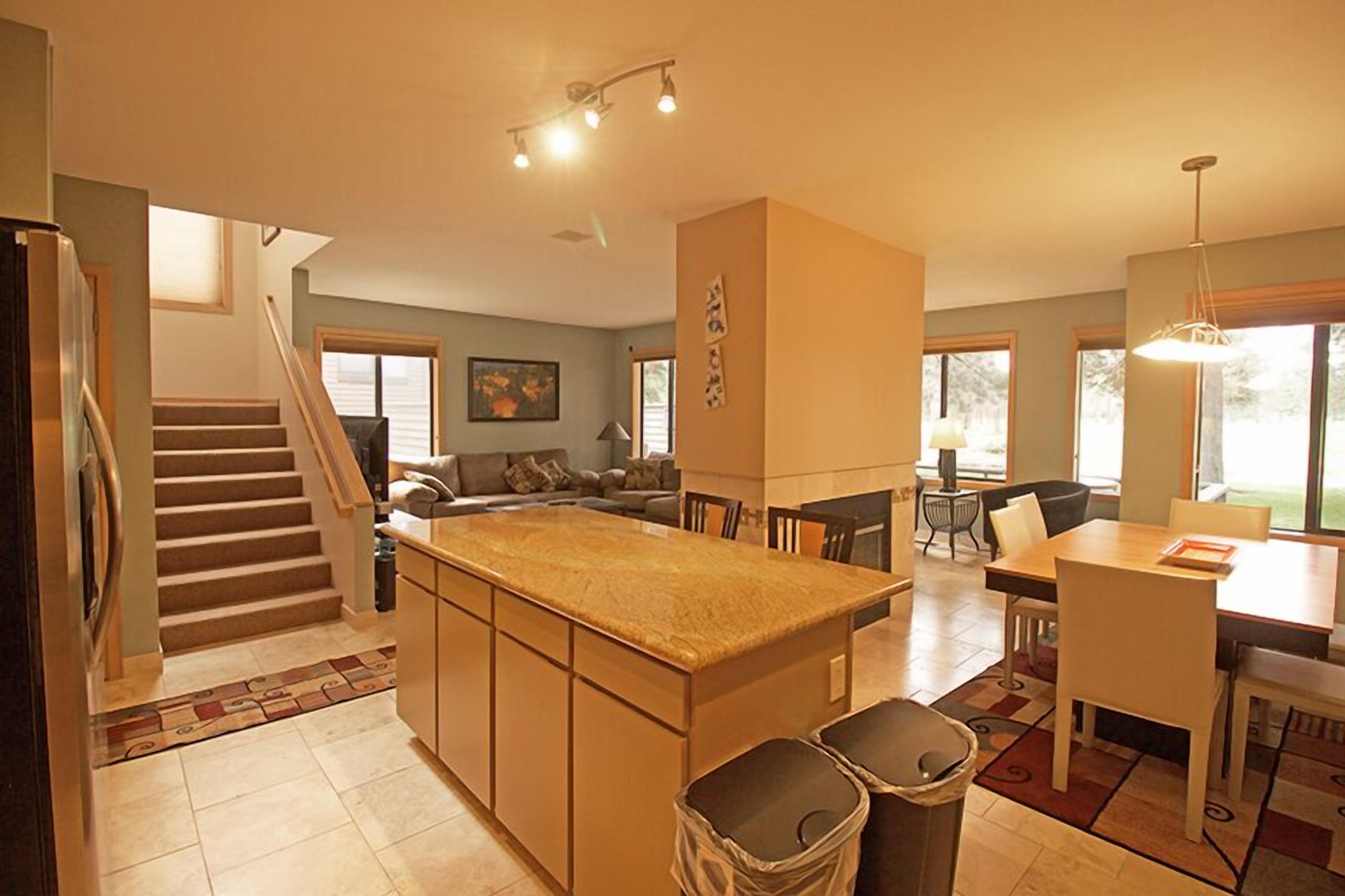 Condo, Multiple Beds, Hot Tub, Mountain View | Private kitchen | Fridge, microwave, oven, stovetop