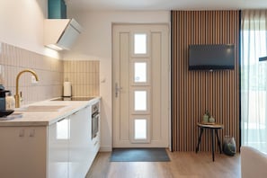 Frigorífic, microones, forn i placa de cuina