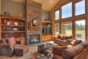House, Multiple Beds, Hot Tub, Golf View | Living room | 42-inch TV with cable channels, fireplace, DVD player