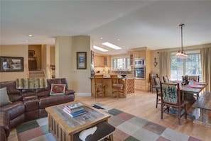 House, Multiple Beds, Hot Tub | Living room | 42-inch TV with cable channels, fireplace