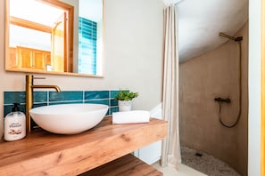 Bathtub, hair dryer, towels - Brisa Marina 3 bedroom villa, Cala'n Blanes (Ciutadella de Menorca)